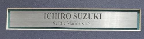 Снимка Ичиро Сузуки, в рамката на 20х28 с автограф Seattle Mariners 51 - ТОВА е Холографски инв 193886 - Снимки на MLB с автограф