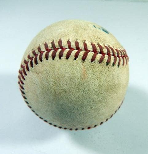 В игра за Червените пирати 2021, Използван бели бейзболни топки Хартлиба Ник Сензела RBI Double - MLB, В играта се използват и Бейзболни