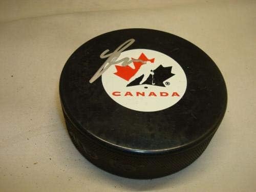 Райън Ньюджент-Хопкинс подписа Хокей шайба на националния отбор на Канада с автограф 1А - за Миене на НХЛ с автограф
