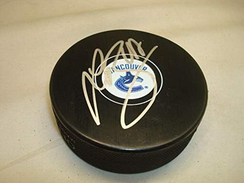 Свен Баертски подписа хокей шайба Ванкувър Канъкс с автограф от 1D - за Миене на НХЛ с автограф