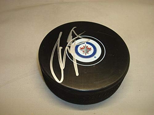 Тайлър Майерс подписа хокей шайба Уинипег Джетс с автограф на 1C - за Миене на НХЛ с автограф