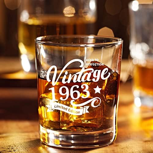 Старомодни чаши за вино-1963 година-Реколта 1963 г., Информация за старото време, на Чаша за уиски с камъни в 10,25 унция -Отлежало до съвършенство за 60-ия рожден ден - Подар?