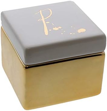 Златната кутия за украшения за жените с инициалом на капака P
