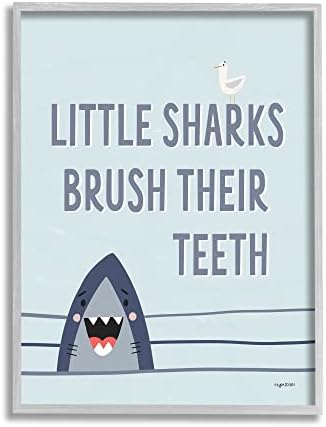 Stupell Industries Странни Малки Акули Мият зъбите Текст в морски стил, Дизайн Киры Браун