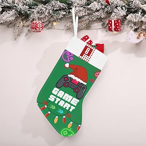 Коледни Чорапи с Монограм, Началото на видеоигри и буквата P, размер 18 Инча, Зелено-Бял с Инициалом